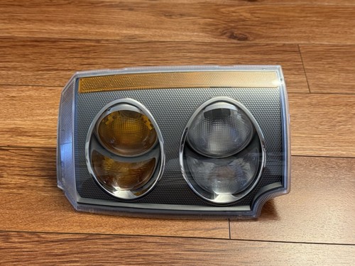 OEM 2003-2005 Land Rover Range Rover HSE L322 Front Driver Side Corner Light - Picture 2 of 3