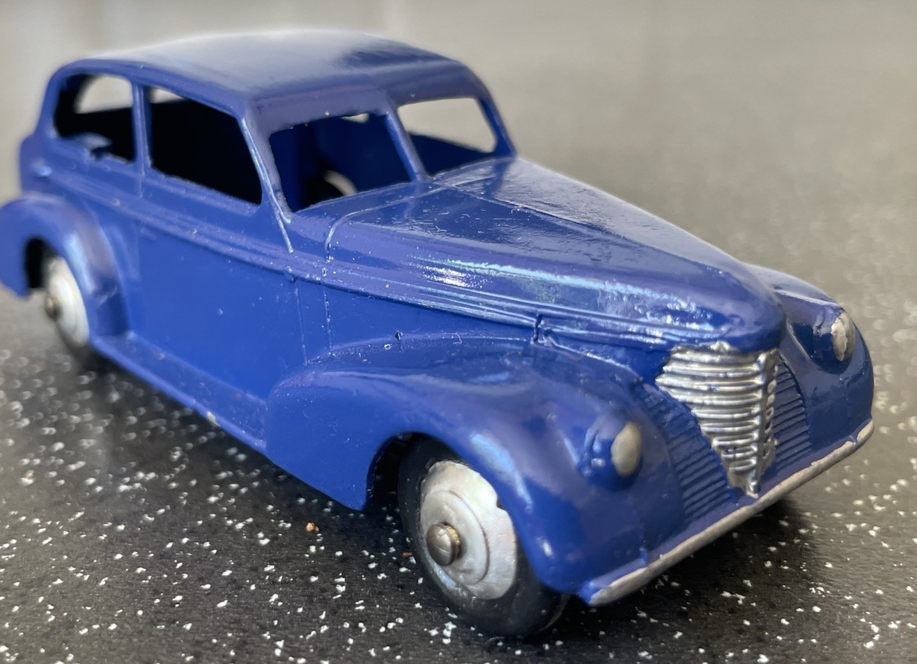 Dinky 39b, Oldsmobile 6 Sedan - Free Price Guide & Review