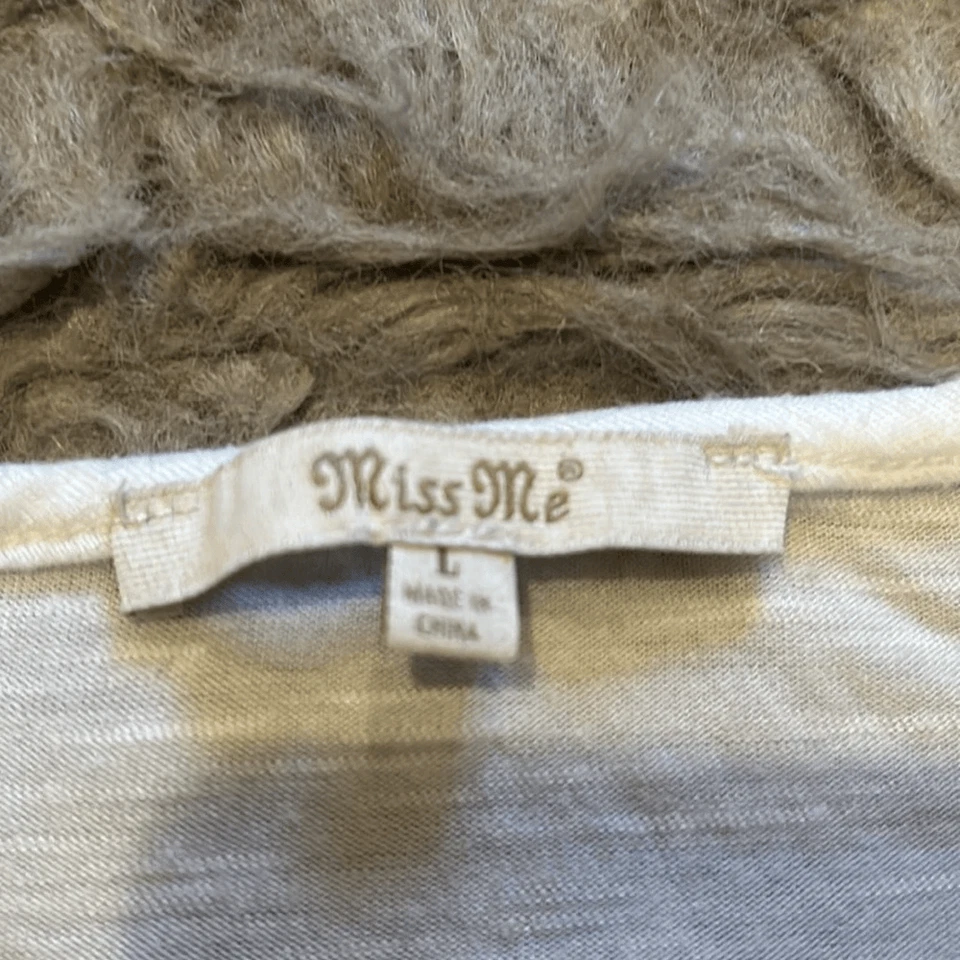 Camisa feminina Miss Me de renda branca raiom macio fluido manga longa - Imagem 4 de 4