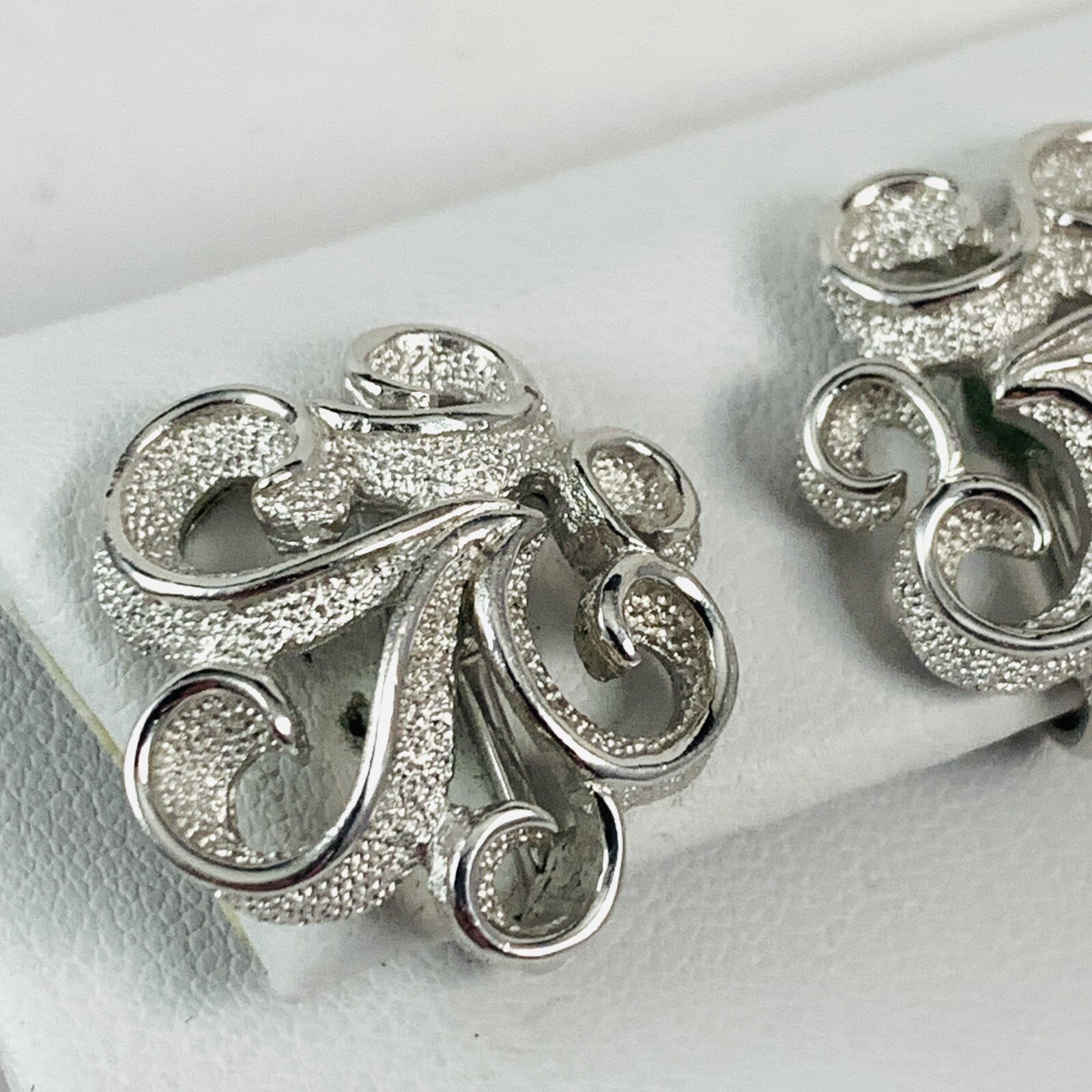 Vintage TRIFARI Signed Silver Tone Clip on Earrings