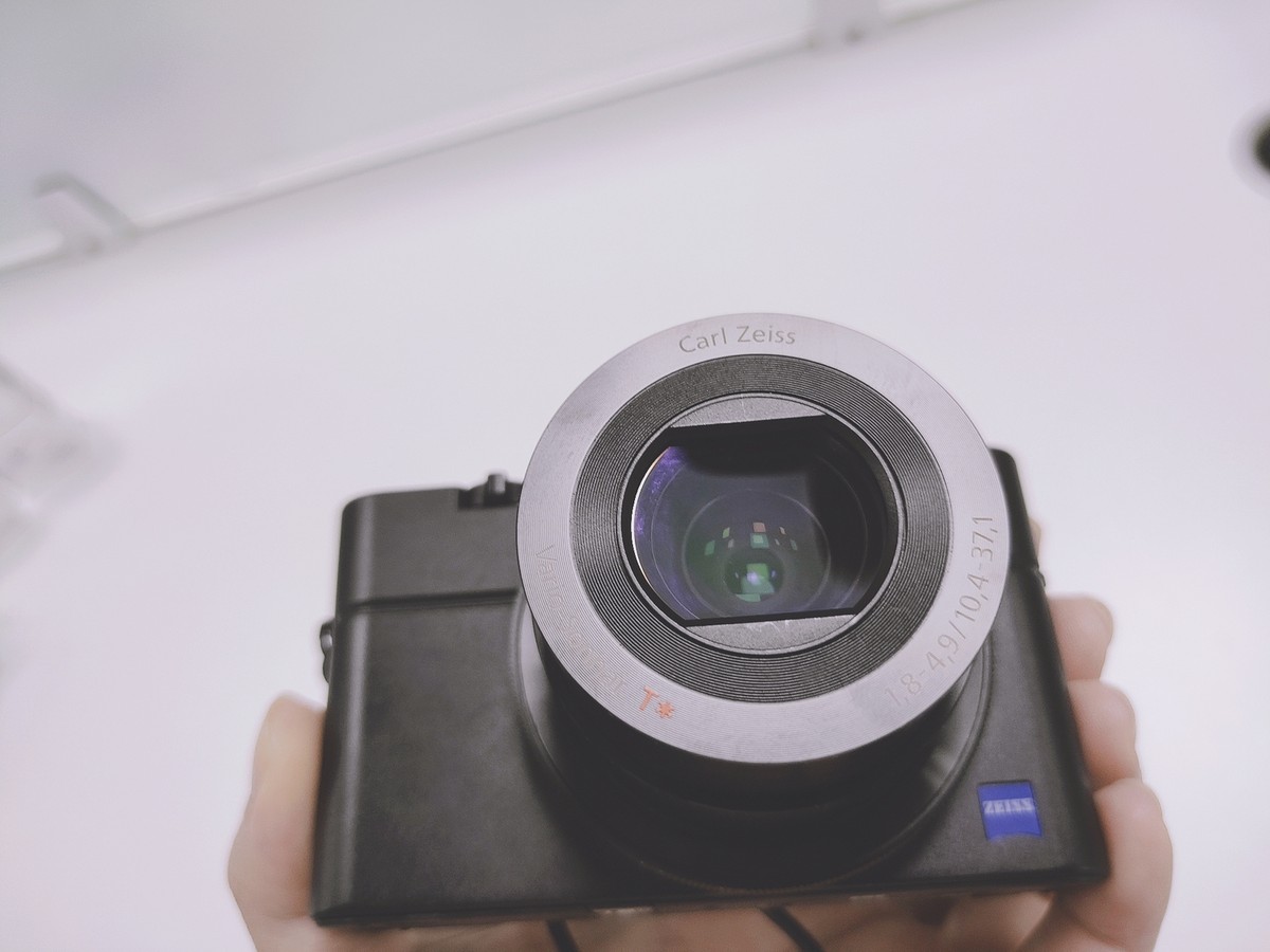 Sony Cyber-shot DSC-RX100 II M2 20.2MP RX100M2 Digital