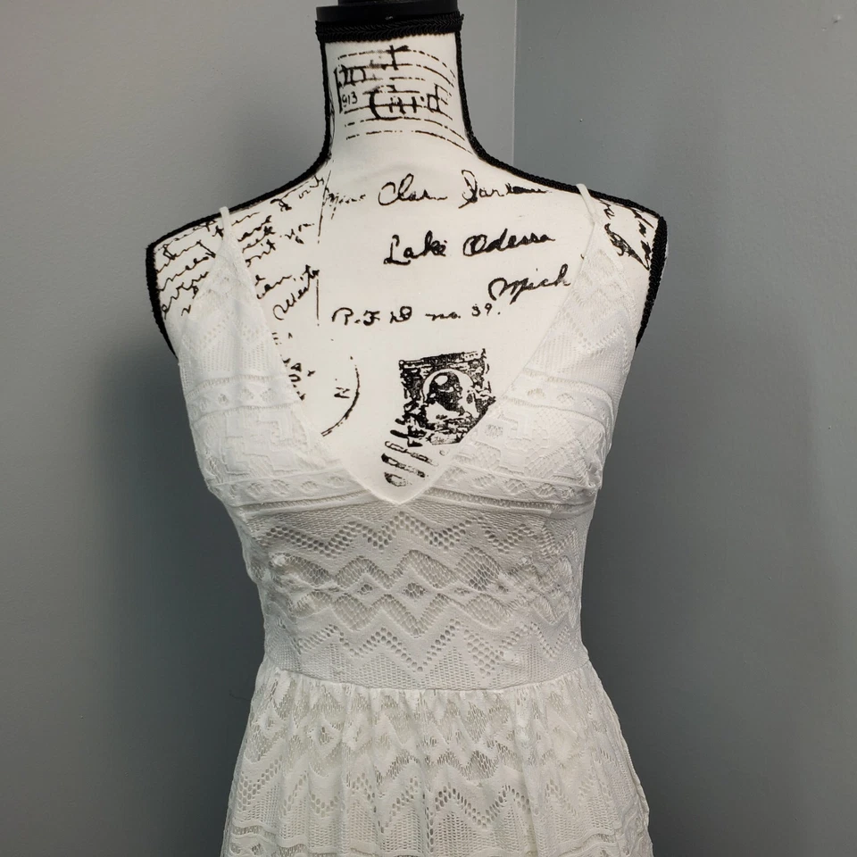 bebe Vestido largo maxi para mujer talla 4 Encaje blanco Tirantes de espagueti Cuello en V Cremallera lateral Foto 3 de 4