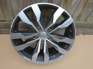 VW Tiguan OEM R line 20 inch alloy rim Suzuka style
