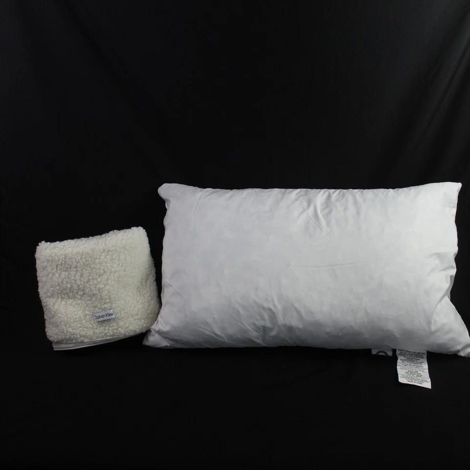 Almohada Sherpa Blanca Calvin Klein 22.5"x13.5" Cierre de Cremallera Decoración del Hogar Foto 3 de 4