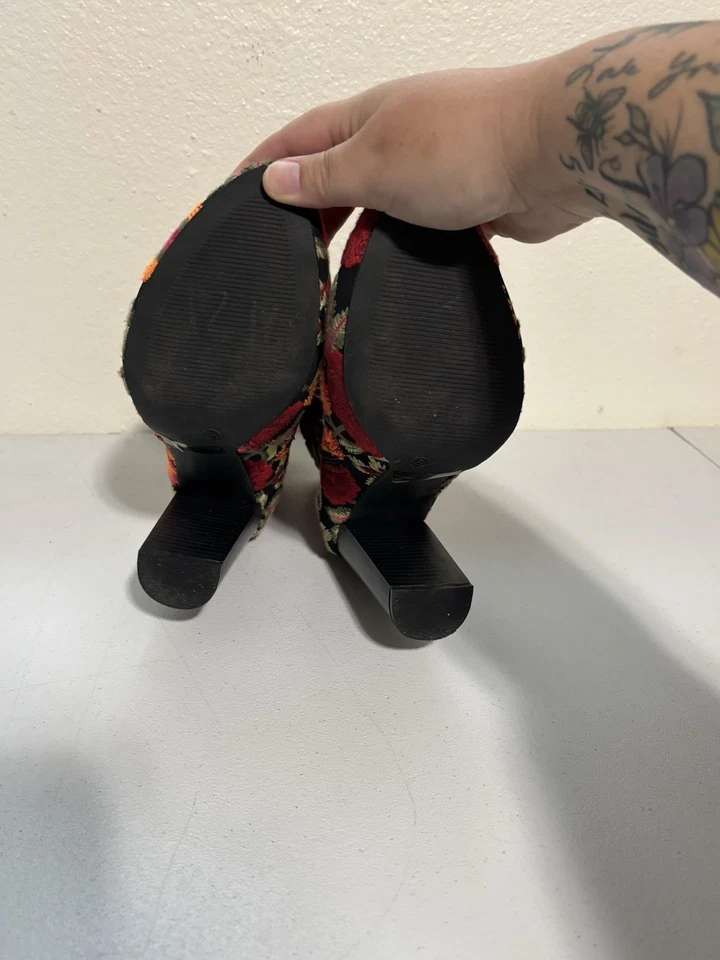 Vtg 90s Y2K Floral and Paisley Embroidered Black Boots sz 6.5 By Wild Diva - Image 4 of 4