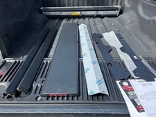 2022 Nissan Frontier 58.6in. Bed Retractable Tonneau Cover Roll-n-lock Bed