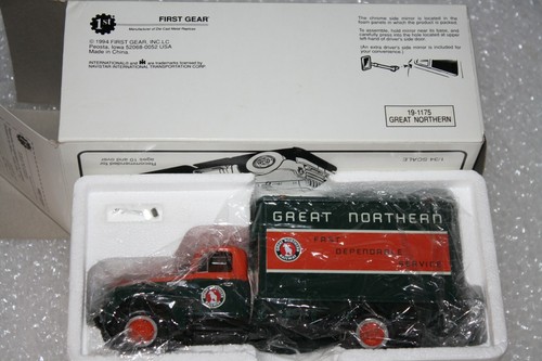 FIRST GEAR 1/34 SCALE 1957 INTERNATIONAL R190 GREAT NORTHERN BOX TRUCK