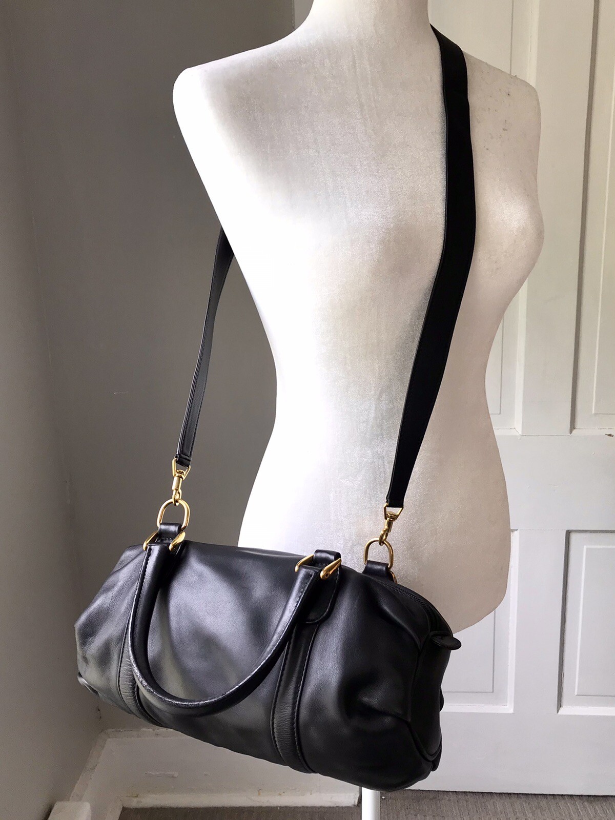 Gucci GG Small Black Leather Shoulder Tote Crossbody Bag
