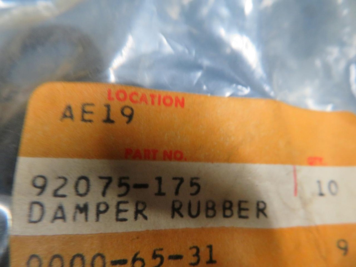 Kilinページ たま 1207 Kawasaki NOS NEW 92075-1700 Fuel Tank Damper ZX