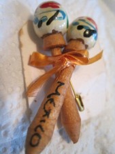 VTG Mexico Souvenir MINI Two Maracas Rumba Shakers HAND PAINTED BROOCH/PIN-MUSIC