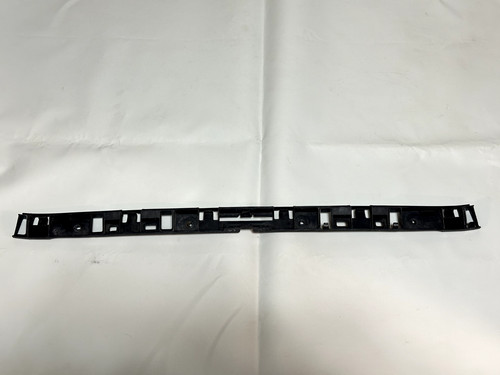 VW Jetta VI 162 Halter Stoßstange hinten mitte Führungsprofil 5C6807863