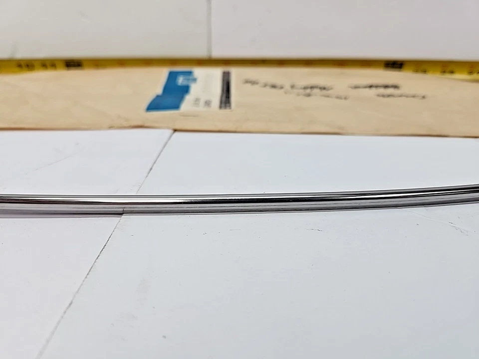 Protector de borde de puerta izquierda OEM 1707331 1976-79 Chevy Chevette/Monza Spyder (445) Foto 4 de 4