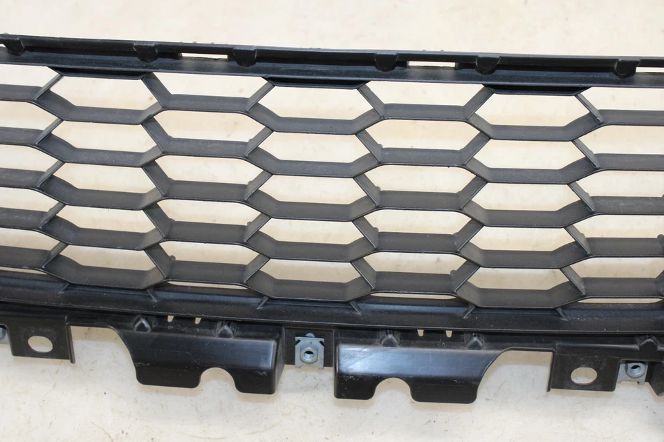 Нижняя решетка для переднего бампера 2017–2020 Fiat 124 Spider Abarth NC3J501T1 от оригинального производителя MB20 - Изображение 4 из 4