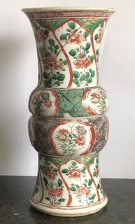 STUNNING ANTIQUE CHINESE KANGXI PORCELAIN FAMILLE VERTE VASE