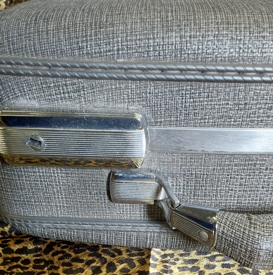 American Tourister 硬质行李箱三锥形行李箱 13 英寸 X 16 英寸 — 第 4/4 张图片