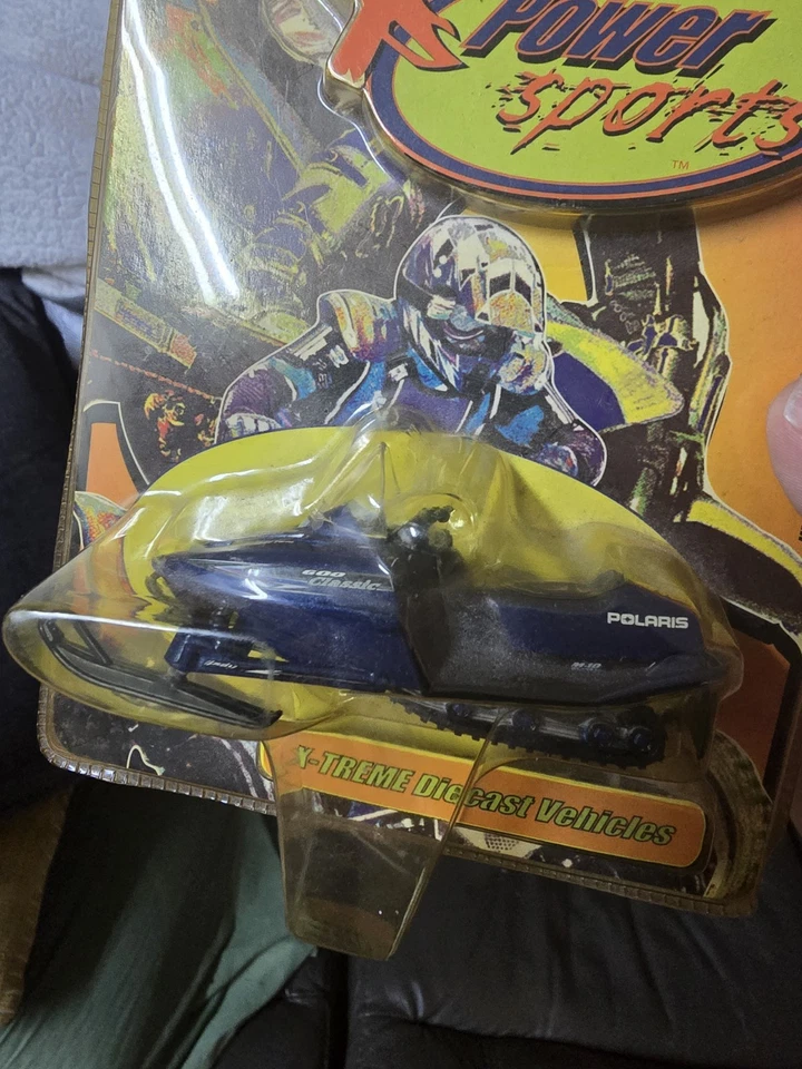 Ertl X-Treme Power Sports Polaris Super Blue Snowmobile 1:32 DieCast. 2000 NIP - Image 2 of 4