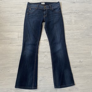 calça jeans com botas