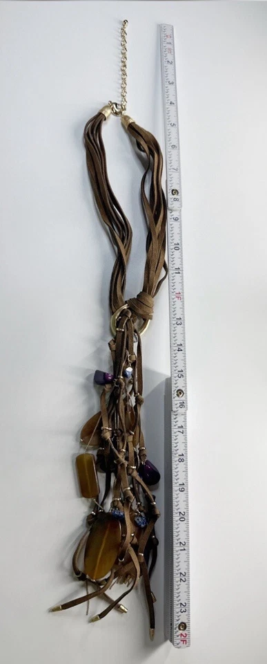 Collar Chico’s imitación gamuza piedras sintéticas borlas llamativo Foto 2 de 4