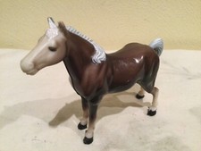VTG. UNBRANDED GLOSSY CHOCOLATE BROWN PLASTIC HORSE, WHITE MANE  TAIL HONG KONG