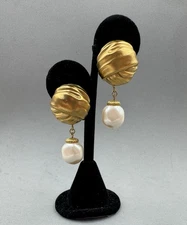 VNTGE NINA RICCI Gold Tone Clip Earrings w/Faux Pearl Drops Signed French Dsgner