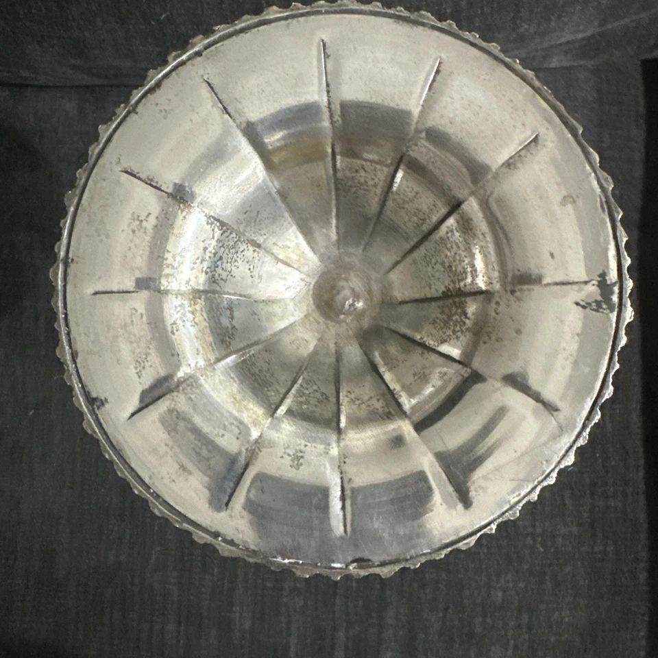 ¡PULIDO! "Florero trompeta chapado en plata con borde Gadroon con paneles de 15""" Foto 3 de 4