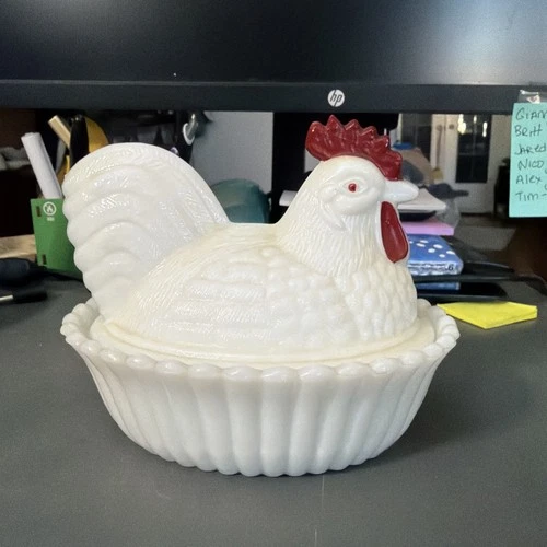 Vintage 1950’s Westmoreland Hen On Nest Covered Dish Milk Glass Red Comb -A74