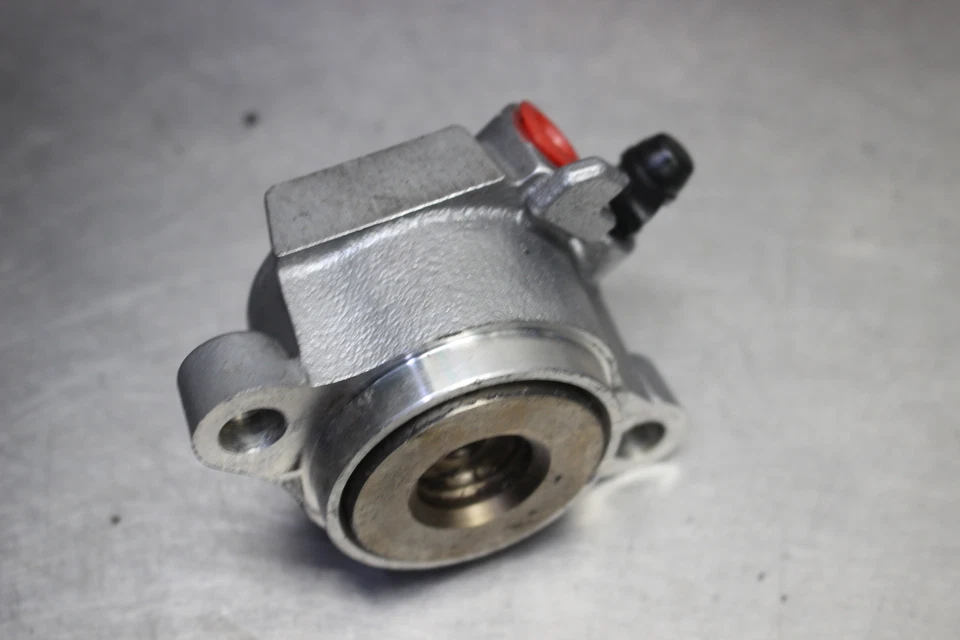 11-12 Suzuki GSX1250  Clutch Slave Cylinder Foto 4 de 4