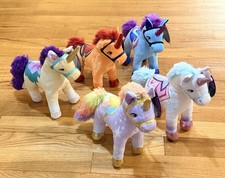 Peluche de caballo Netflix Unicorn Academy, juego completo nuevo