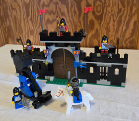 LEGO 6059 Castle: Knight's Stronghold  - 100% w/box & manual