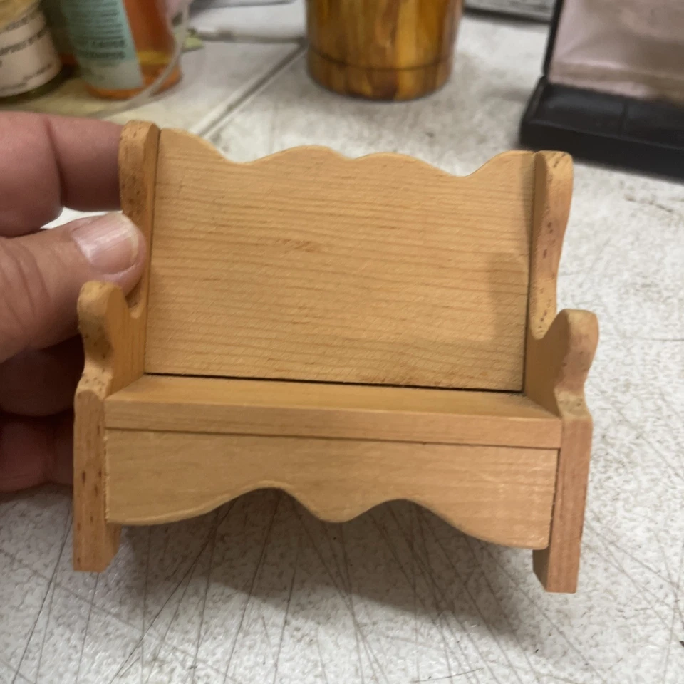 BANCO MINIATURA CASA DE MUÑECAS Fireside Settle Foto 2 de 4