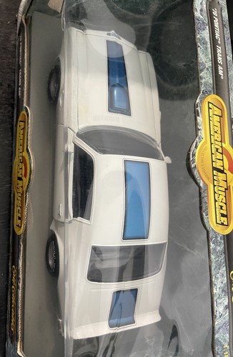American Muscle 1/18 Scale 1970 Pontiac Trans Am Polar White Diecast #7843 NIB - Picture 3 of 6