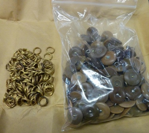 Bachelor Buttons and Split Rings approximately 100 - Afbeelding 1 van 3