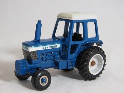 ERTL Ford TW-20 Blue Farm Tractor - 1/64 - Picture 2 of 5
