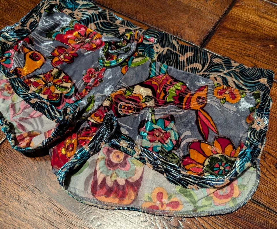 Custo Barcelona Women's 2" Velvet Floral Elastic Waist Drawstring Shorts Sz 1  S - Image 3 of 4