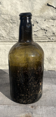 Antica bottiglia di whisky in vetro nero squat utilità scavata grezza 1750-1820 - Foto 1 di 14