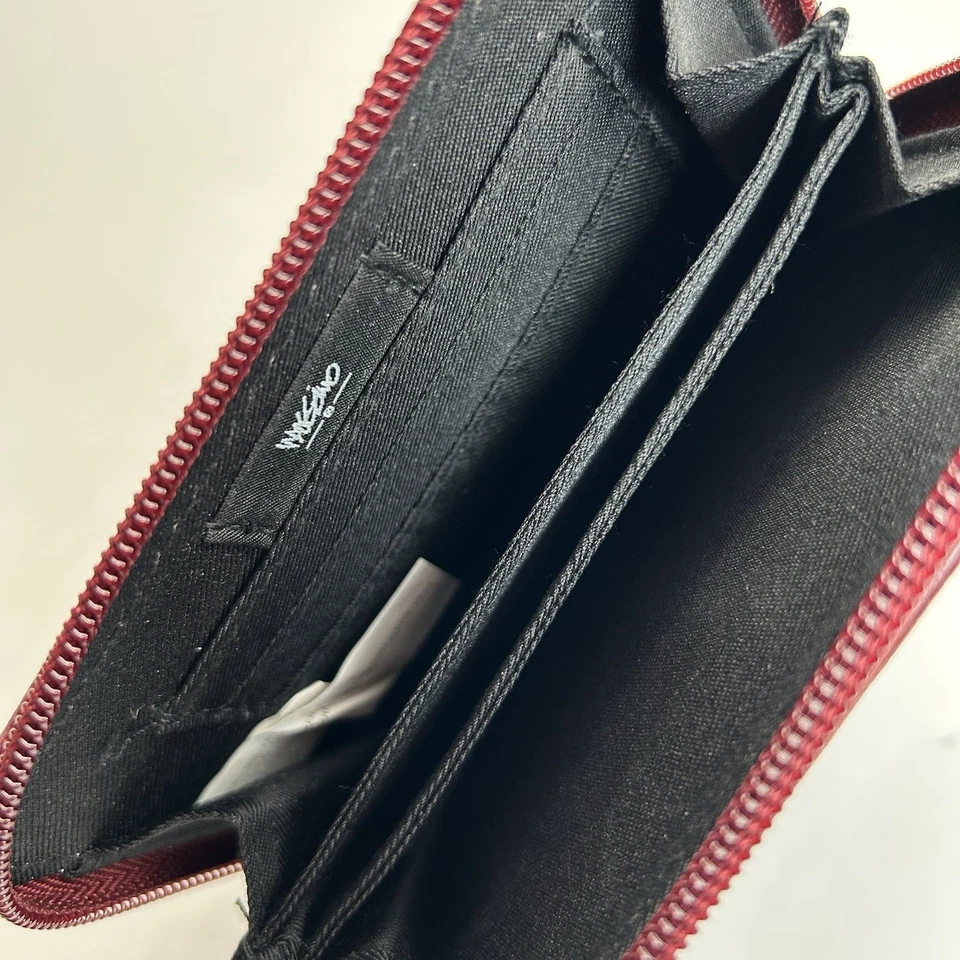 Cartera sin asas de muñeca borgoña con tachuelas cremallera Mossimo Supply Co Foto 4 de 4