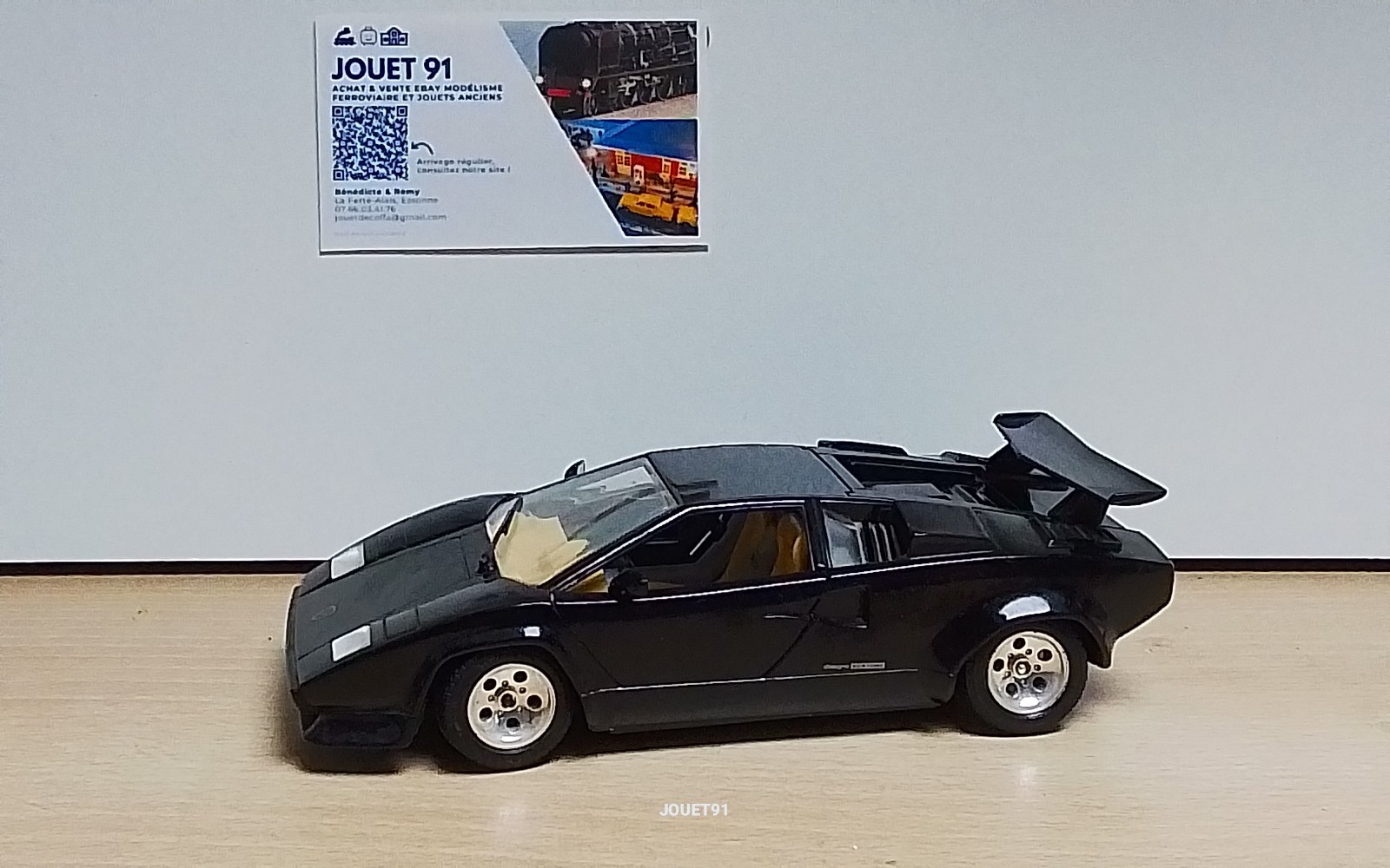 Check The Market for Burago Lamborghini Countach