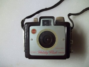 Kodak Brownie Holiday Flash Camera Roll Film Viewfinder Camera UNTESTED