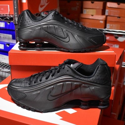 NWT Nike Shox R4 Triple Black Sneakers Men's 10.5 HQ1988-001 Shoes