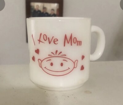 Milk Glass Cup Mug I LOVE MOM Vintage And In Great Condition