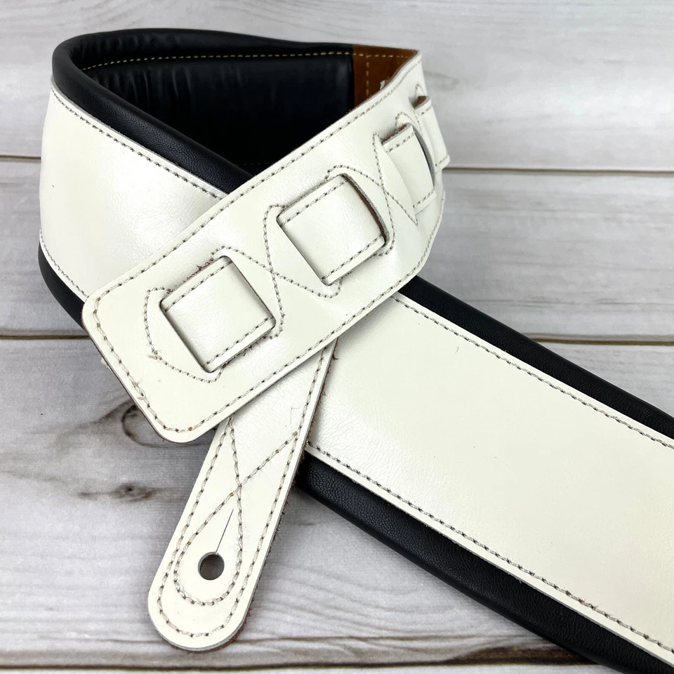 Correa de guitarra Walker & Williams C-22-WHT extra ancha de cuero acolchado blanco envejecido Foto 2 de 4