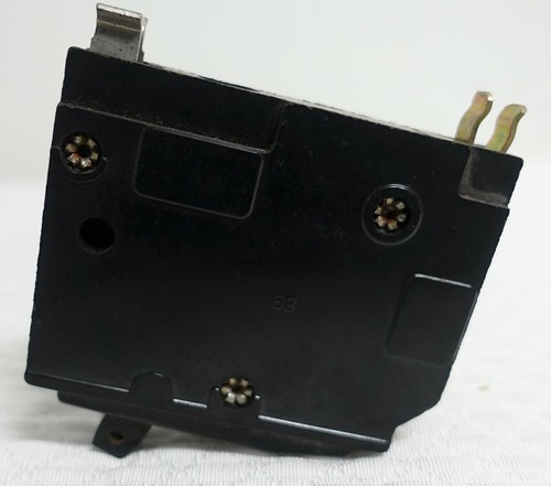 Square D QO130 Single Pole 30 Amp 120/240V Type QO (Plug-In) Circuit Breaker - Picture 4 of 5