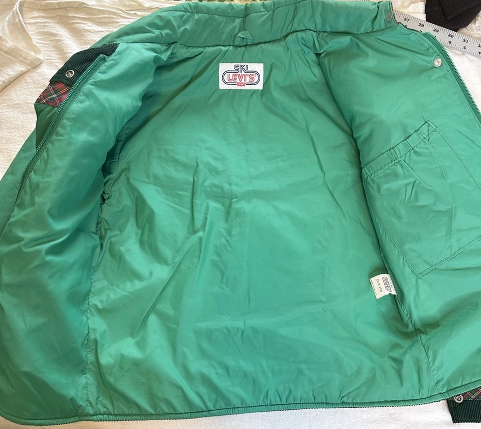 Traje de esquí Levi’s vintage años 70 verde acolchado mono y chaqueta conjunto retro babero de nieve Foto 3 de 4