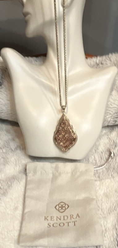 Kendra Scott Gold Metal Aiden Necklace with Chain Pendant Style