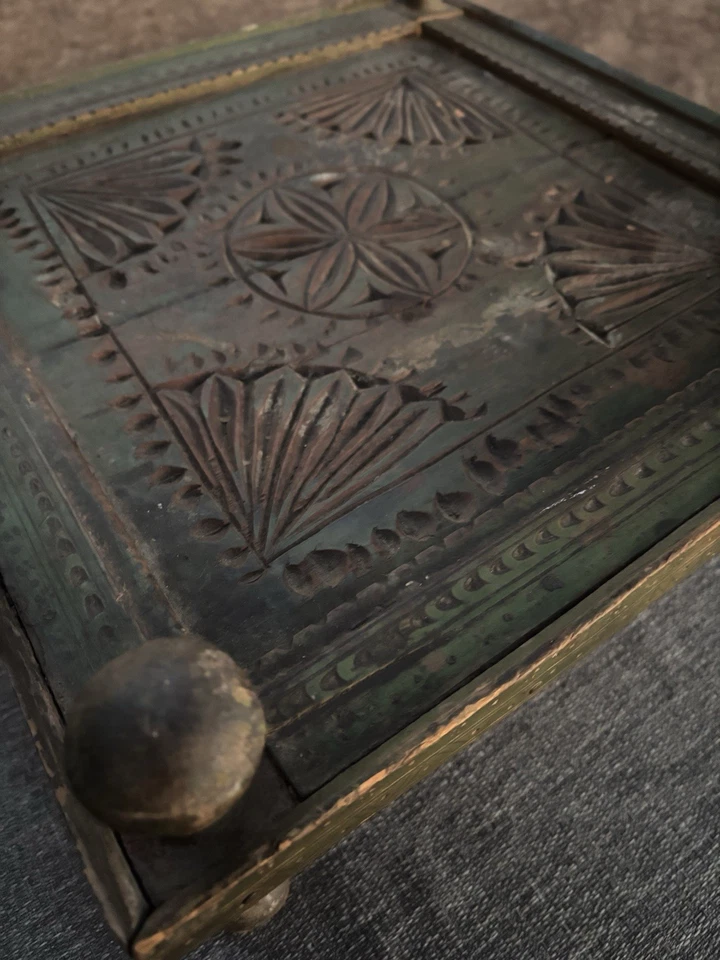 Banqueta de oração antiga de madeira esculpida à mão - Imagem 3 de 4