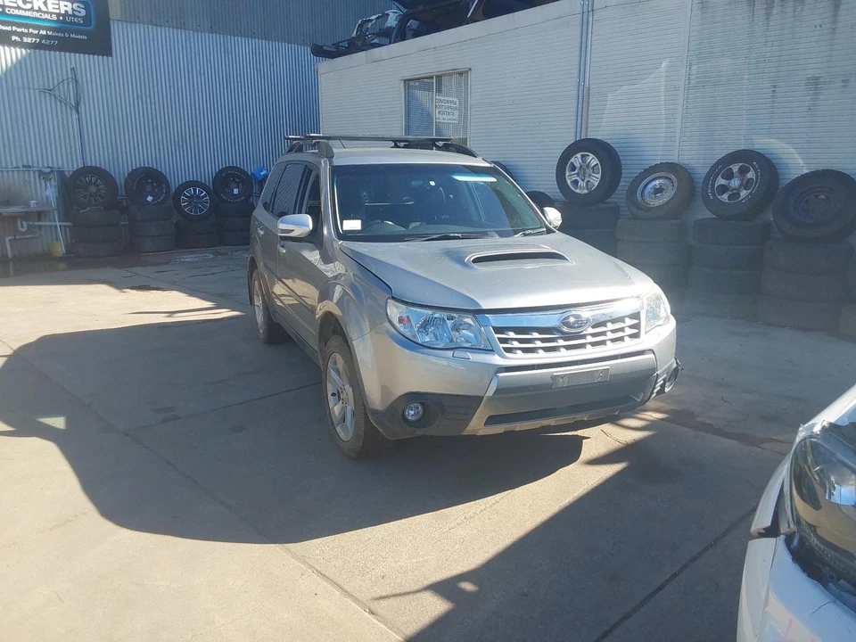 SUBARU FORESTER STEERING WHEEL LEATHER, NON PADDLE SHIFT TYPE, W/ BLUETOOTH, 02/ - image 4 of 4