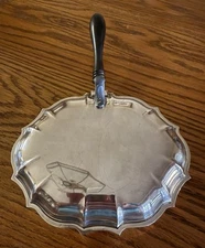 Chippendale International Silverplate Co. Silent Butler Crumb Tray Thumb Lid