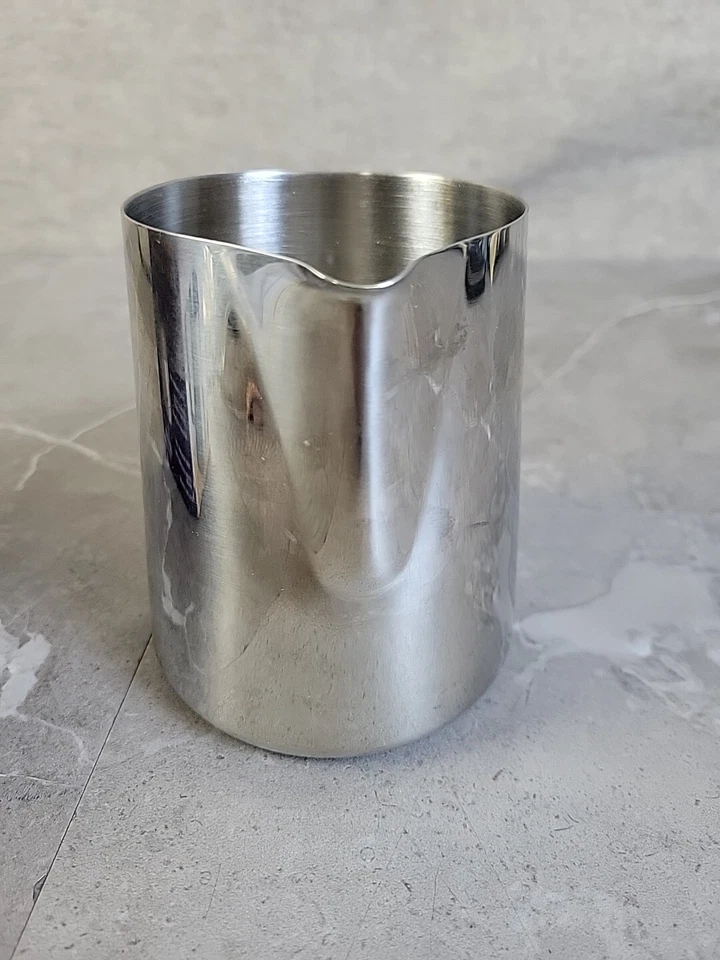 Jarra de espuma Update International de 20 onzas capuchino de acero inoxidable 18/8 Update Foto 2 de 4