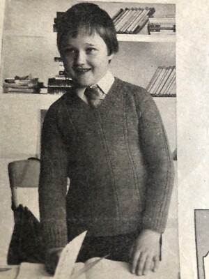 VINTAGE STRICKANLEITUNG FÜR KINDER V-AUSSCHNITT PULLOVER. BRUSTUMFANG 24 -28 . Doppelstrick.