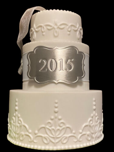 WEDDING PORCELAIN CAKE HALLMARK KEEPSAKE CHRISTMAS ORNAMENT NEW 2015 - Afbeelding 1 van 20